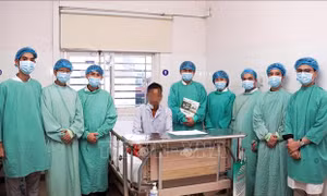 Lần đầu tiên thực hiện thành công cắt đa nang thận khổng lồ và ghép thận đồng thời