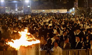 Cảnh sát Israel và người hành hương đụng độ tại lễ hội tôn giáo