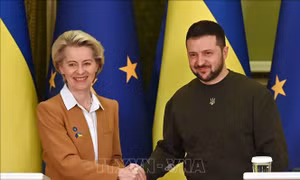 Chủ tịch EC thăm Ukraine thảo luận về mở rộng EU