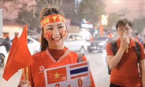 Không khí sôi động trước trận chung kết lượt đi ASEAN Cup 2024 tại Việt Trì