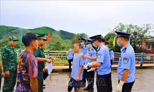 Quảng Ninh: Tiếp nhận công dân do Trung Quốc trao trả