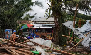 Bão Phanfone đổ bộ vào Philippines