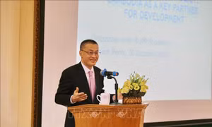 Đại sứ Việt Nam thuyết trình về chính sách đối ngoại tại Đại học Hoàng gia Phnom Penh