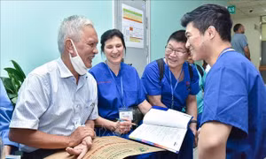 Phẫu thuật thay khớp háng miễn phí cho bệnh nhân hoàn cảnh khó khăn