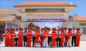 Phó Thủ tướng Trương Hòa Bình dự khánh thành Trường THCS Bình Thành (Long An)