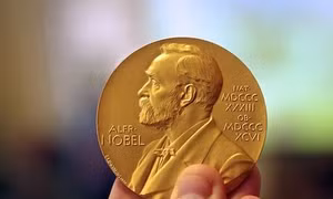AI và bất bình đẳng giàu nghèo cạnh tranh giải Nobel Kinh tế 2025