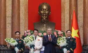 Tổng Bí thư, Chủ tịch nước trao quyết định thăng quân hàm Đại tướng, Thượng tướng cho lãnh đạo Công an và Quân đội