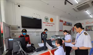 Bình Dương kiểm tra đột xuất an toàn thực phẩm tại các cửa hàng của Công ty C.P