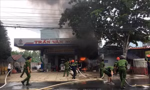 Cháy lớn tại cây xăng, lái xe bồn bị lửa thiêu tử vong, vợ chồng chủ cây xăng bị bỏng nặng