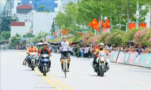 Nguyễn Minh Thiện tạm lấy áo vàng Cuộc đua xe đạp 'Về Điện Biên Phủ 2024'