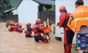 Mưa lớn và lũ lụt hoành hành tại miền Nam Trung Quốc