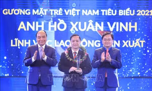 Chủ tịch nước dự Lễ trao giải Gương mặt trẻ Việt Nam tiêu biểu năm 2021