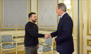 Tân Ngoại trưởng Anh thăm Ukraine