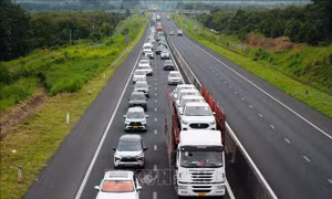Va chạm liên hoàn giữa 7 ô tô trên cao tốc Phan Thiết - Dầu Giây