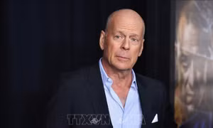 Tài tử Bruce Willis giải nghệ vì mắc chứng mất ngôn ngữ