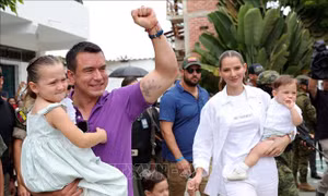 Ecuador điều tra âm mưu đầu độc Tổng thống