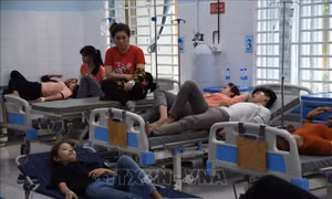 63 công nhân nhập viện nghi ngộ độc sau bữa cơm trưa