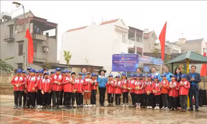 Thanh niên tình nguyện tham gia xây dựng đô thị văn minh