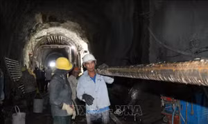Sự cố sạt lở tại hầm đường sắt Đèo Cả: Điều tiết phương tiện đảm bảo an toàn, thuận lợi