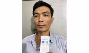 Tạm giữ hình sự đối tượng livestream cảnh hành hung bạn gái trên mạng xã hội
