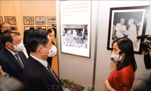 Khai mạc triển lãm 'Văn hóa soi đường cho quốc dân đi'