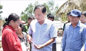 Thăm hỏi, hỗ trợ các hộ dân bị hỏa hoạn tại Bạc Liêu