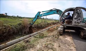 Đào ao, xây bể tích trữ nước để ứng phó với hạn hán