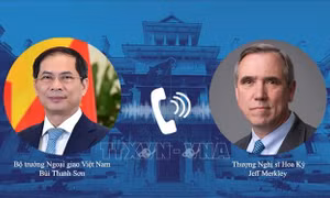 Bộ trưởng Ngoại giao Bùi Thanh Sơn điện đàm với Thượng Nghị sỹ Hoa Kỳ Jeff Merkley