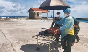 Bệnh xá đảo Song Tử Tây cấp cứu một ngư dân bị giảm áp do lặn sâu