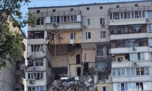 Nổ khí ga phá hủy 4 tầng chung cư ở Kiev, nhiều người mắc kẹt dưới đống đổ nát