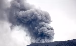 Indonesia: Ban hành cảnh báo do núi lửa Merapi phun trào