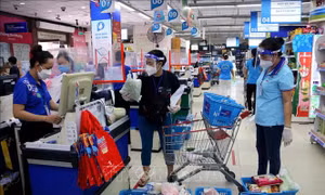 Điểm bán lẻ 'vùng xanh' TP Hồ Chí Minh bắt đầu mở cửa phục vụ khách hàng