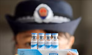 Hàng loạt trẻ uống phải vaccine hết hạn gần 1 tháng