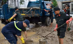 Chi viện hỗ trợ thành phố Huế khắc phục hậu quả mưa lũ