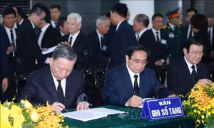 Xúc động những dòng sổ tang của lãnh đạo Đảng, Nhà nước và nhân dân