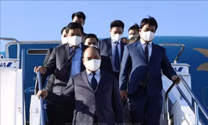 Chủ tịch nước Nguyễn Xuân Phúc tới Tokyo, bắt đầu chương trình dự Lễ Quốc tang cố Thủ tướng Nhật Bản Abe Shinzo