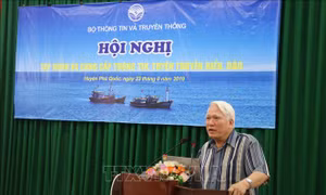 Tập huấn và cung cấp thông tin, tuyên truyền về biển, đảo