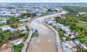 Người dân vui mừng khi kè rạch Cái Sơn sắp hoàn thành