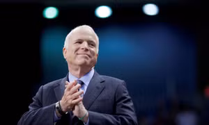 Thượng nghị sĩ John McCain qua đời