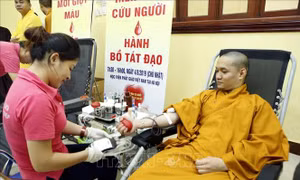 500 tăng ni, phật tử đăng ký hiến máu và 150 người đăng ký hiến mô, tạng