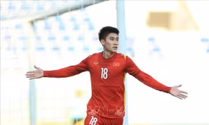 AFC ca ngợi cú đánh đầu 'xé lưới' U23 Malaysia của Nhâm Mạnh Dũng