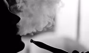 Chuyên gia y tế cảnh báo nguy cơ đột quỵ do hút shisha kéo dài