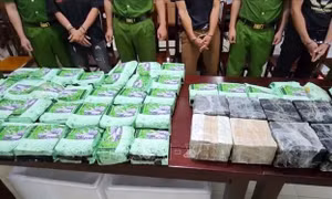 Triệt phá đường dây ma túy xuyên quốc gia, thu giữ 60 bánh heroin, 37kg ma túy đá