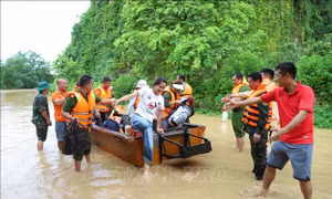 Chung tay hỗ trợ giúp đồng bào miền núi Nghệ An vượt qua lũ dữ