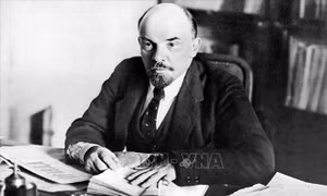 Kỷ niệm 155 năm ngày sinh của V.I. Lenin: Thấm nhuần bài học 'Thà ít mà tốt'