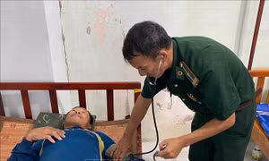 Kịp thời cứu 4 thuyền viên gặp nạn trên biển