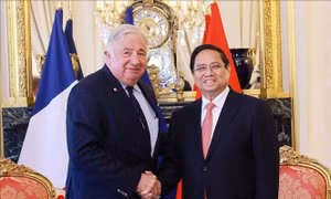 Thủ tướng Phạm Minh Chính hội kiến Chủ tịch Thượng viện Pháp Gérard Larcher