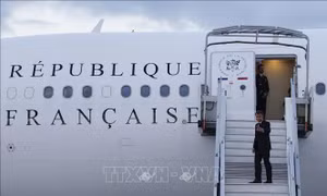 Tổng thống Pháp bất ngờ thăm vùng lãnh thổ New Caledonia