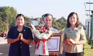 Thủ tướng Chính phủ tặng Bằng khen người hiến 7.000 m2 đất làm đường giao thông
