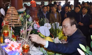 Thủ tướng Nguyễn Xuân Phúc và lãnh đạo Đảng, Nhà nước dâng hương tưởng nhớ Bác Hồ